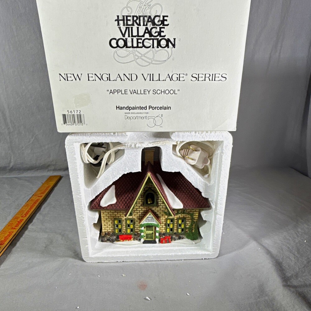 Department 56 New England Village Apple Valley School Porcelain Lighted Boxed